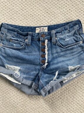 We The Free Medium Blue Button-Front Distressed Denim Shorts, size 26